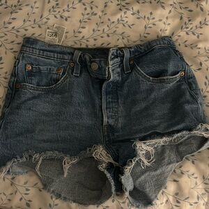 Levi’s 501 Shorts in size 28